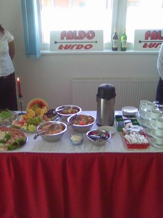 Coffeebreak s termoskami a drobným občerstvením